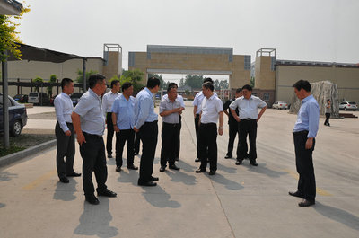 農發行河南省分行黨委書記、行長謝文蒞臨林河酒業和銀河棉業調研